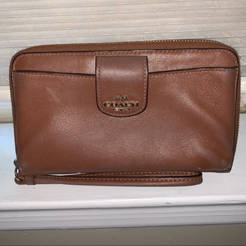 AUTHENTIC Coach Wallet- Light Saddle